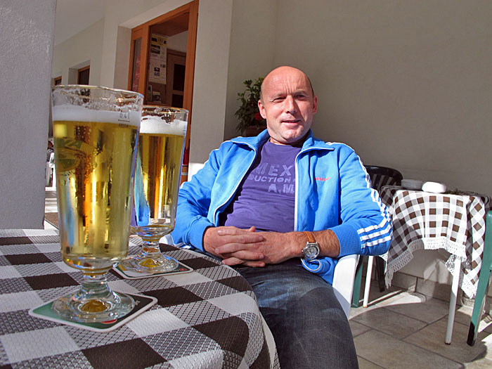 Nach der anstrengenden Autofahrt gibt es erstmal ein Radler