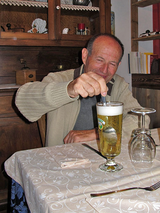 Ist Hanspeter nicht r&uuml;hrend ;-)