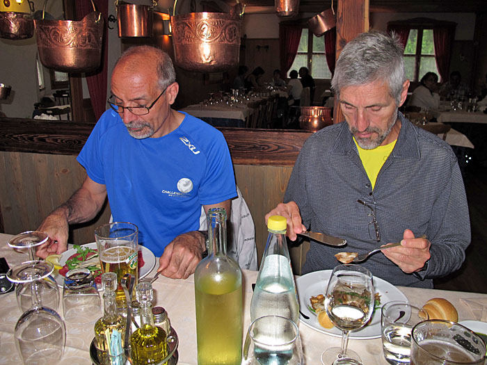 Wolfgang und Sepp bei der Vorspeise