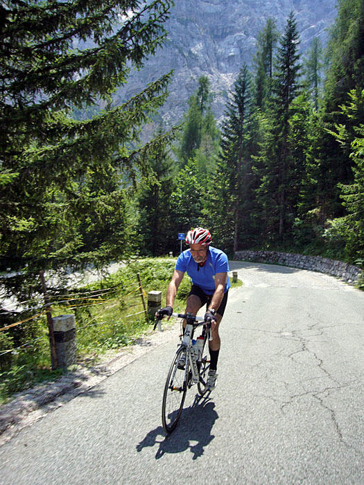 Eine Kehre nach der anderen wird gemeistert