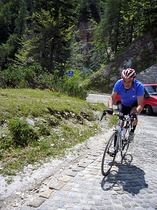 Auf dieser Seite sind die meisten Kehren geplastert