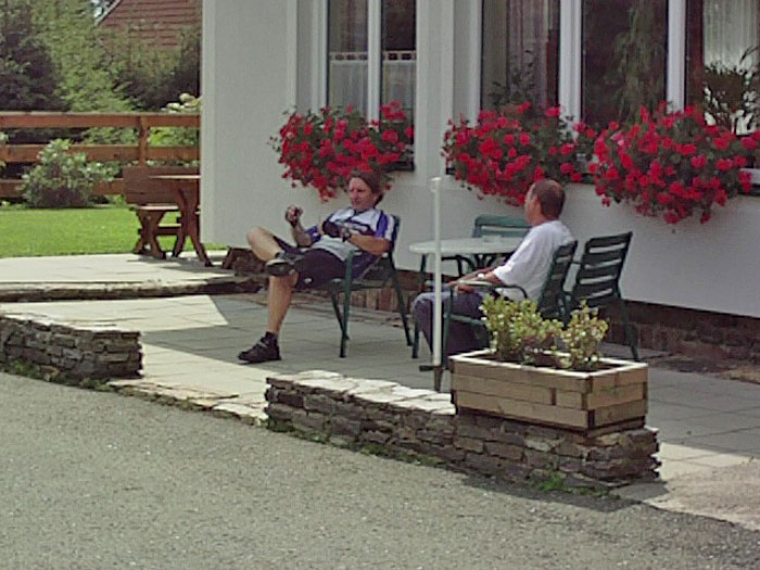 Carlo erkl&auml;rt Hanspeter wie man Rad f&auml;hrt ;-)