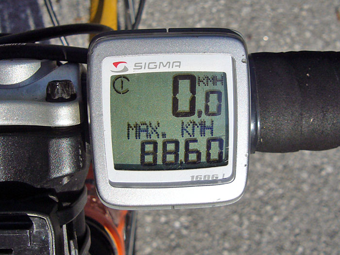 Nur die rasch auf mich zukommende Kurve hat die 90 km/h verhindert ;-)