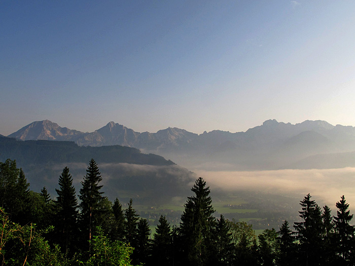 Im Tal liegt der Nebel
