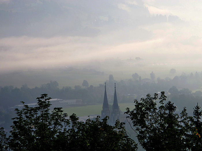 Admont ist noch halb versteckt