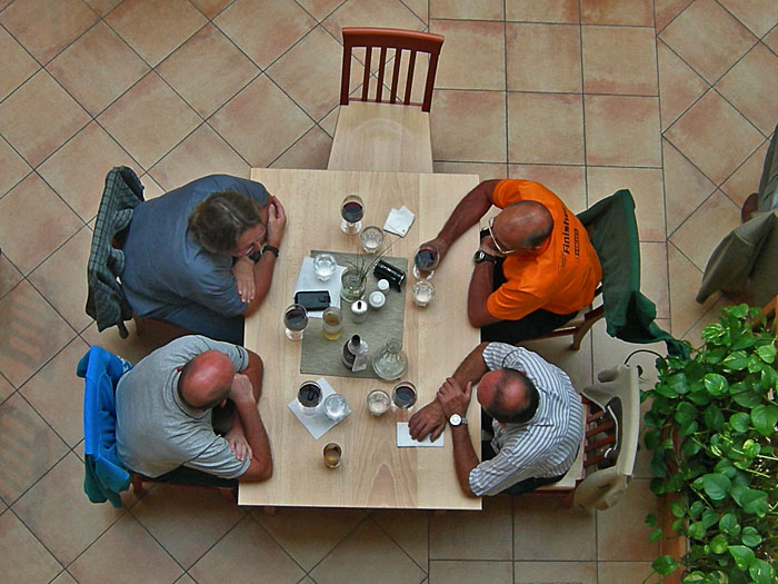 Unser Tisch - hat nicht mehr viele Haare ;-)