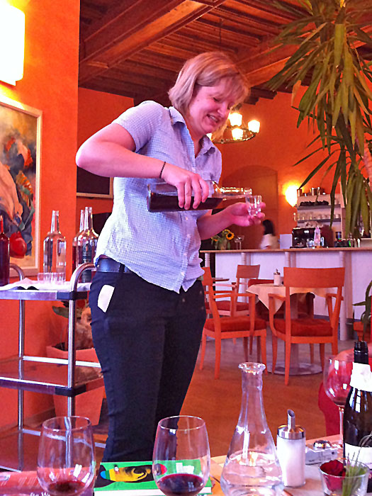 W&auml;hrend wir zu hochprozentigem geladen werden ...