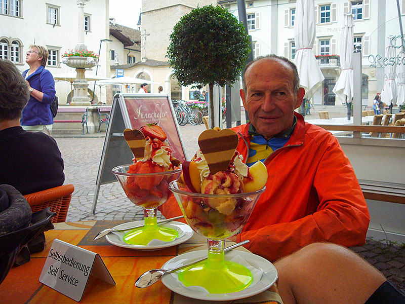 Und wieder beim Eiscaf&eacute; Innerhofer ;-)
