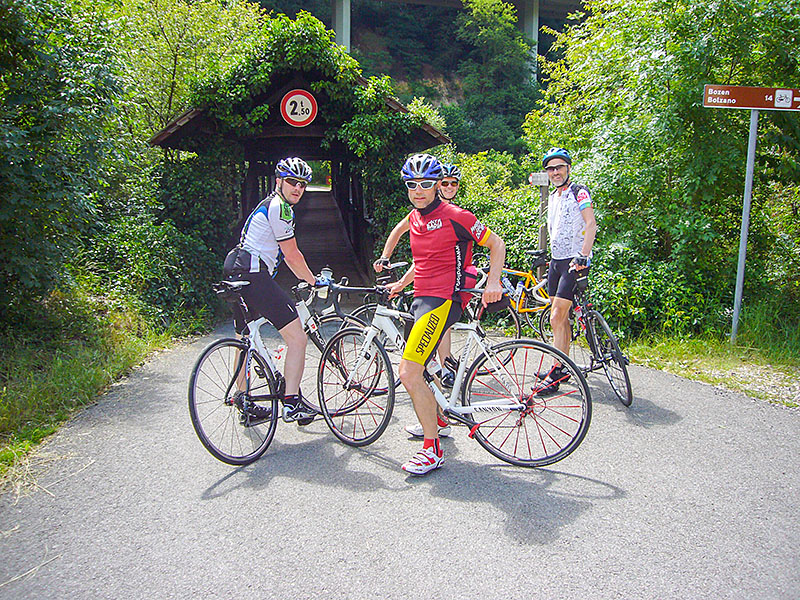 Ab jetzt geht es mit 18 % Steigung bergauf - schwitz!