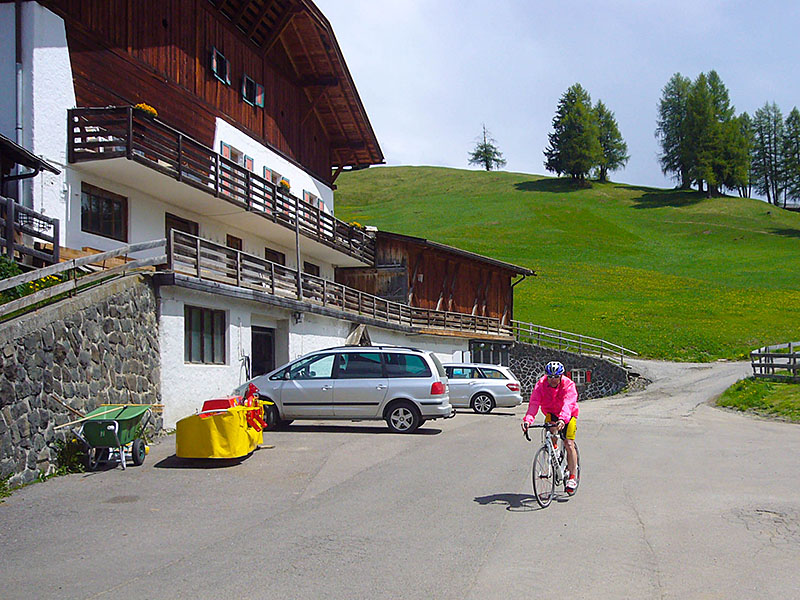 Joan in seiner auff&auml;lligen Windjacke - vamos Conchita ;-)