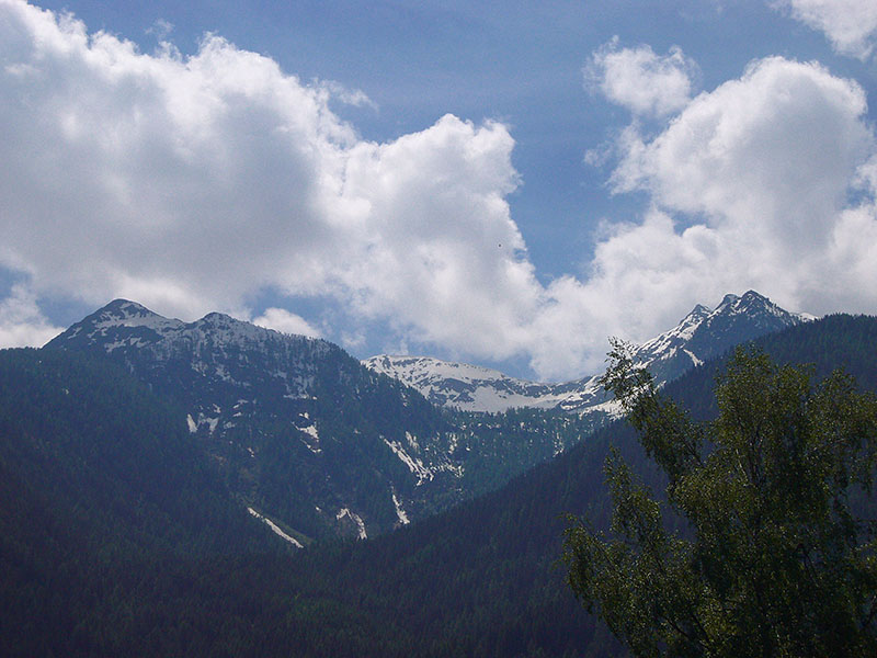 Der Schnee auf den Bergen t&auml;uscht, heute ist es brutal hei&szlig;