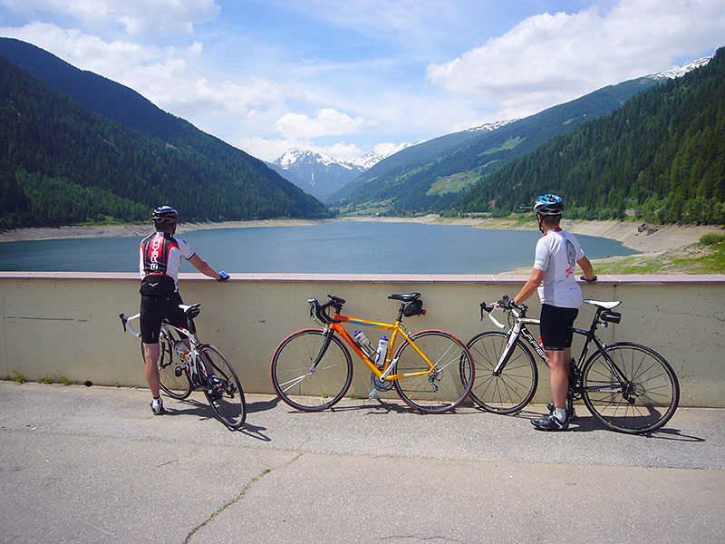 Dort hinten ins Tal wollen wir noch hinfahren