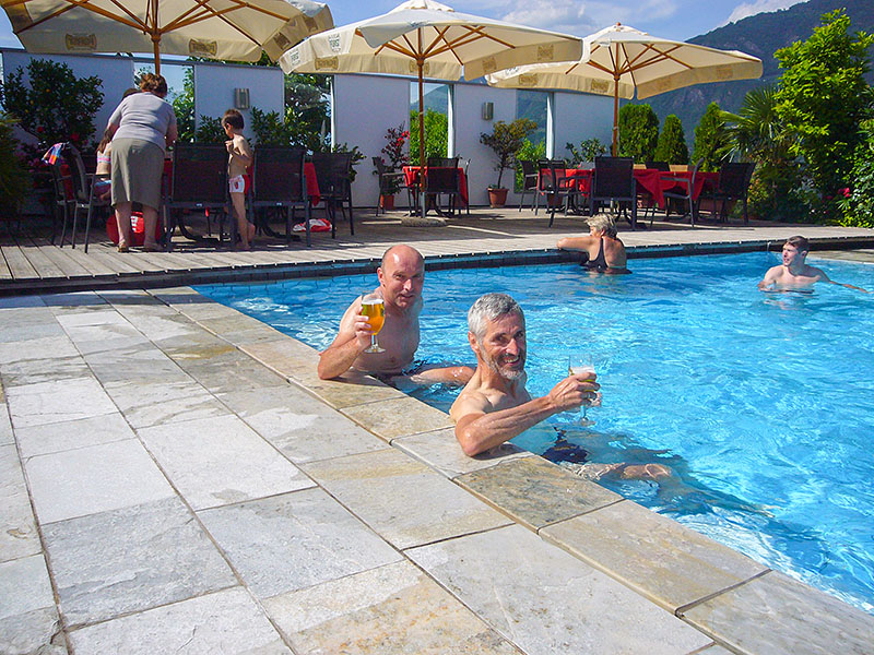 Auch am Hotelpool lassen wir uns es gut gehen