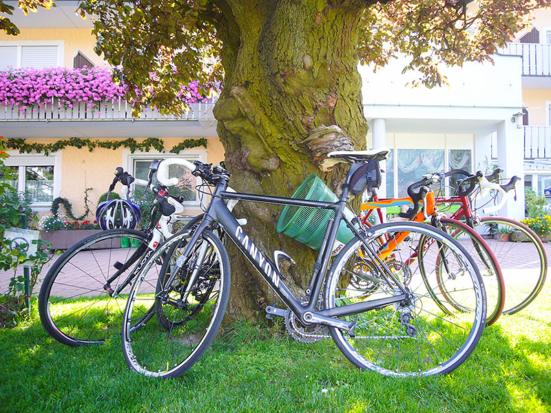 ... beobachten die parkenden R&auml;der ;-)