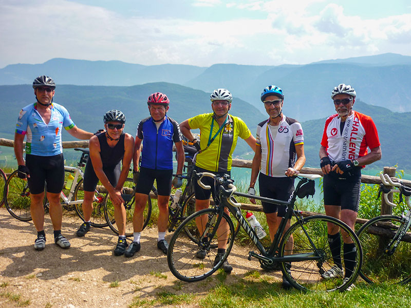 Die Meute am Aussichtspunkt Altenburg