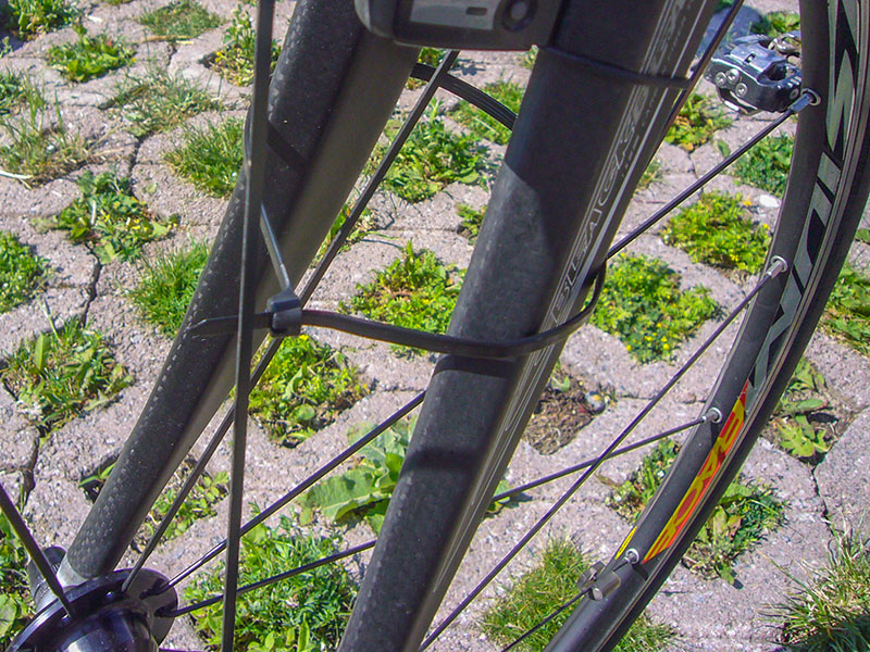 Klaus hat die Fixierung seines Vorderrades, um seinen ungest&uuml;men Vorw&auml;rtsdrang zu bremsen, erst hier oben bemerkt ;-)