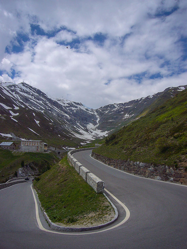 Dort oben, in der Rinne, ist die Passh&ouml;he