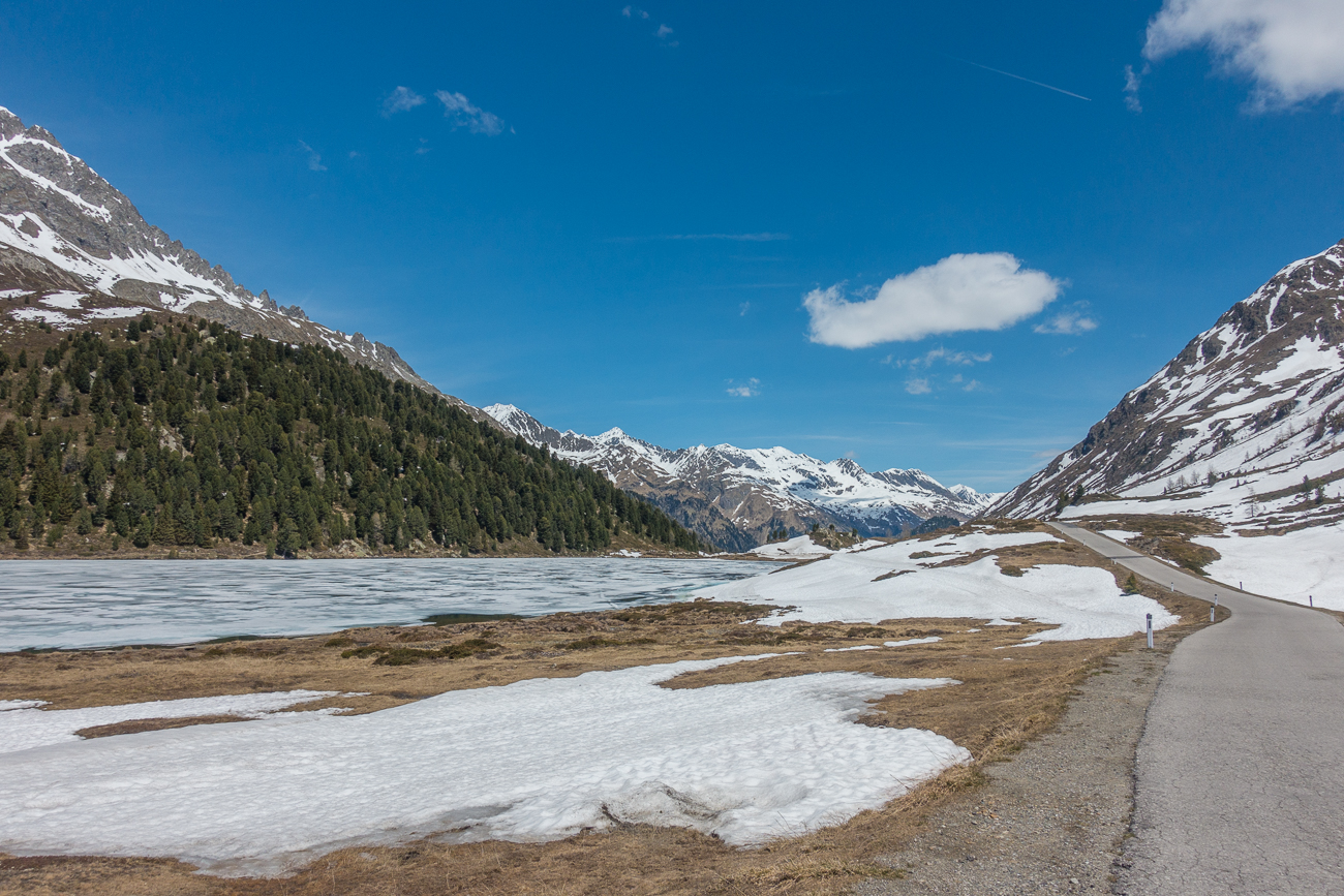 Die Abfahrt am Obersee entlang