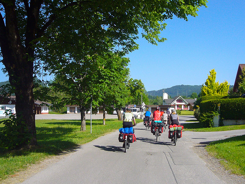 ... wieder eine Gruppe Schwertransporter