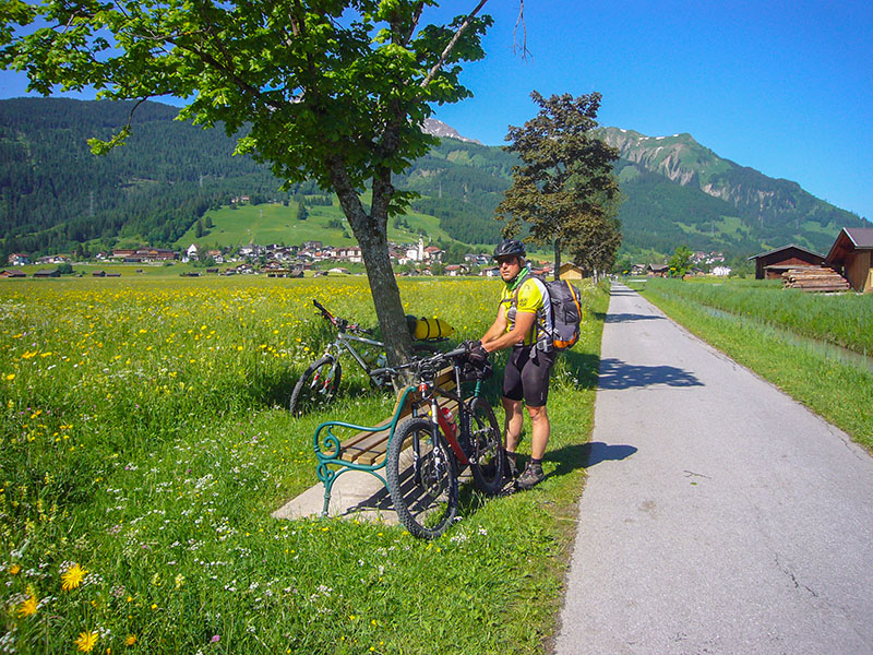 Auf der Bank gibt es neben Bananen ...
