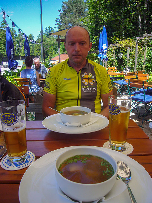 Maultaschensuppe in F&uuml;ssen