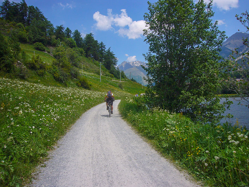 Ein St&uuml;ckweit fehlt der Asphalt