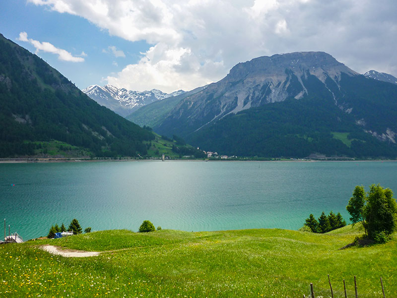 Ab und zu ziehen dunkle Wolken vorbei ...