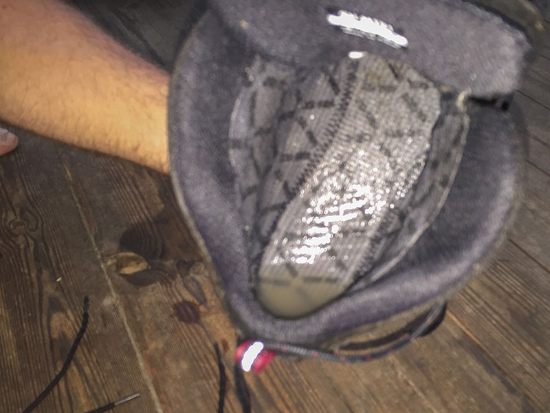 In den Schuhen steht das Wasser