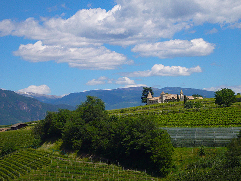 ... w&auml;hrend wir auf der alten Bahnstrecke Richtung Bozen rollen