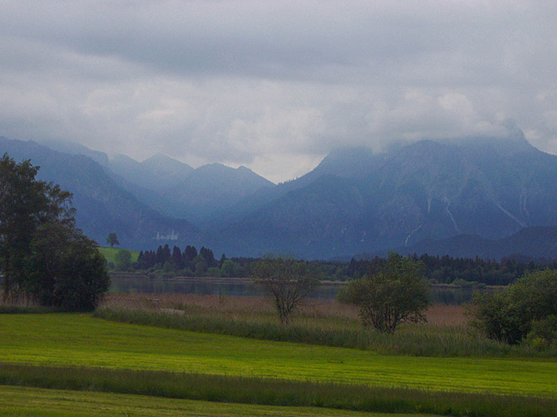 Hopfensee in Sicht, dahinter kann man Neuschwanstein erahnen