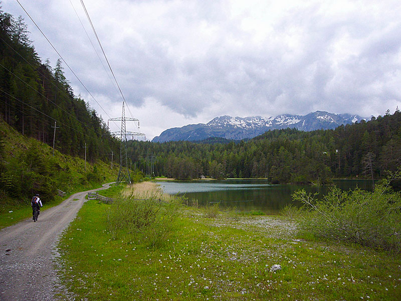 ... der geschotterte Radweg ist eine prima Alternative zur vielbefahrenen Stra&szlig;e