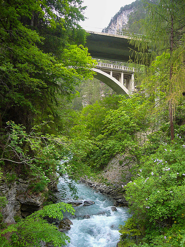 &Uuml;ber diese Br&uuml;cke m&uuml;ssen wir sp&auml;ter fahren, nachdem wir nicht zum Finsterm&uuml;nzpass hinauf d&uuml;rfen
