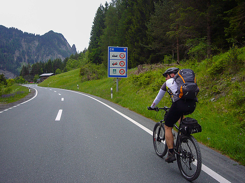 Ein kleines St&uuml;ck, bis Martina, fahren wir durch die Schweiz