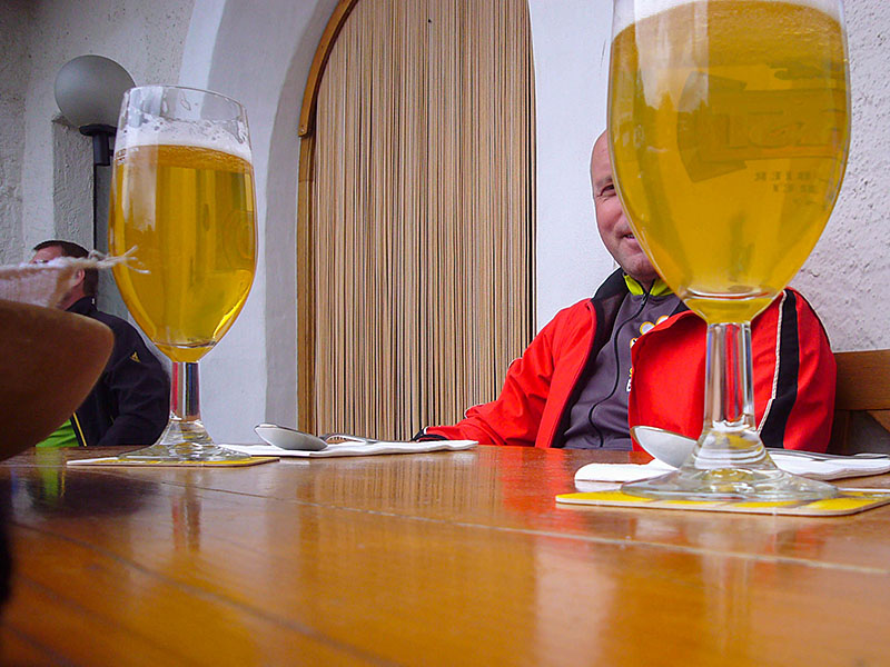 Die Radlergl&auml;ser sind gr&ouml;&szlig;er als Reinis Kopf ;-)