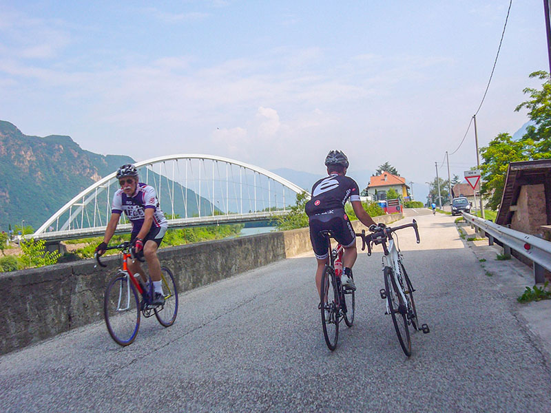 Fahrraddieb? Nein, seinem Kumpel ist schlecht geworden und er wurde vom Krankenwagen abtransportiert