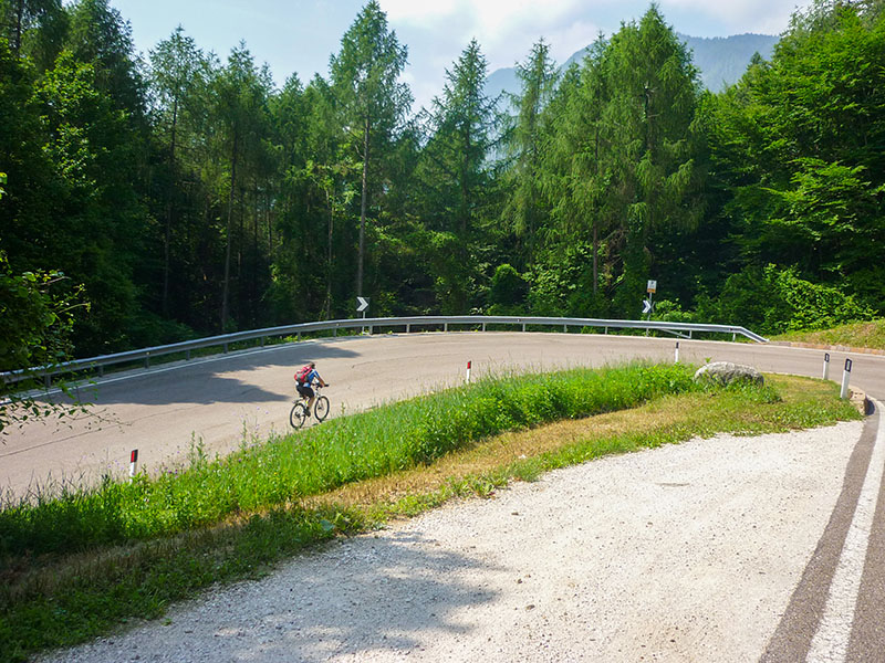 Wir kurven Kehre um Kehre hinauf