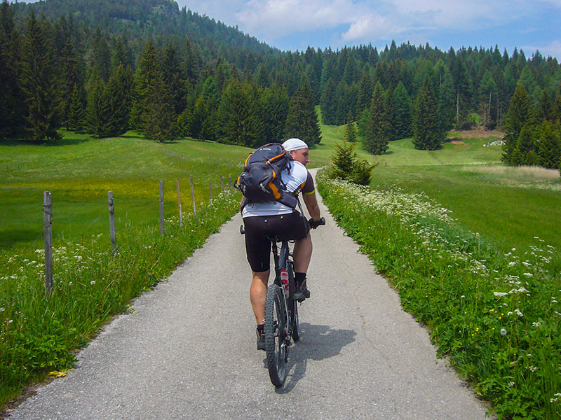 Reini schaut nach rechts und sucht ...