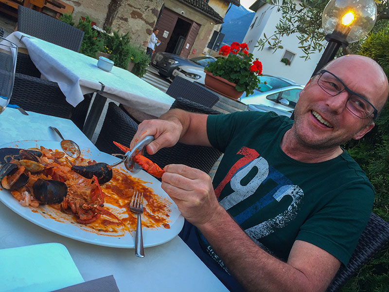 Das man die Meeresfr&uuml;chte erst "auspacken" muss und man sich dabei v&ouml;llig versaut, hat einem niemand gesagt ;-)