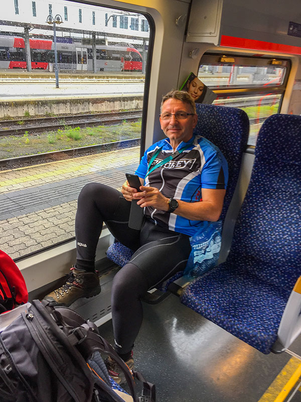 Es gibt sogar WLan im Zug ;-)