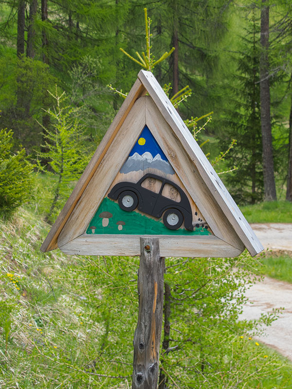 Mit dem K&auml;fer f&auml;hrt man die Berge rauf ...