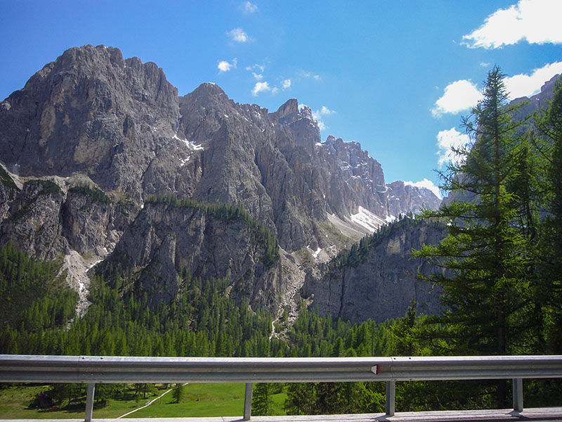 ... und fahren das Gr&ouml;dner Joch hinauf