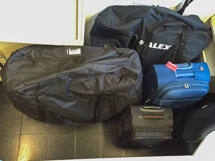 Unser Gep&auml;ck f&uuml;r den zweiten Teil der Alpentour, mit dem Rennrad durch S&uuml;dtirol, haben wir in meinem B&uuml;ro bereitgestellt. Wir hoffen, dass dieses Mal nichts vergessen wird!