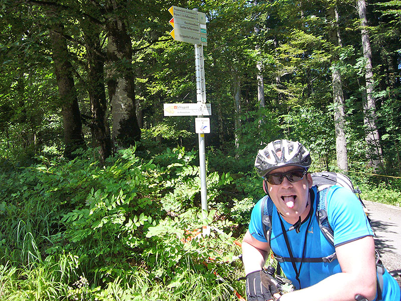 Das Bergauffahren schlaucht bei der Hitze