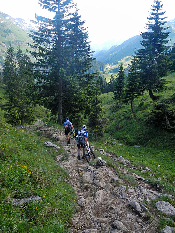 Bergab ist hier aber auch keine rechte Freude :-(