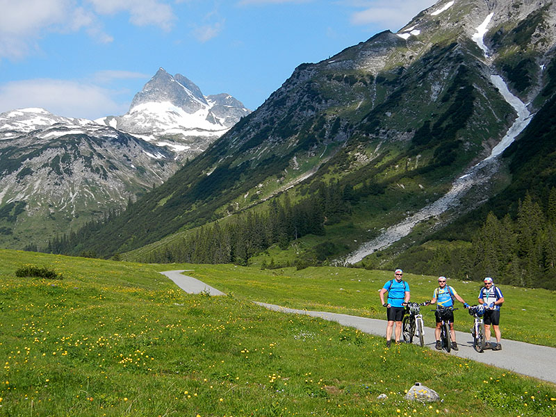 Gruppenbild mit Berg