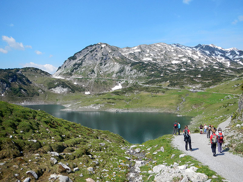 Wanderer am Formarinsee