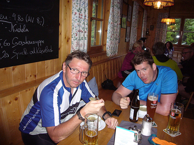 Das Essen war prima und das Radler hatten wir uns schwer verdient