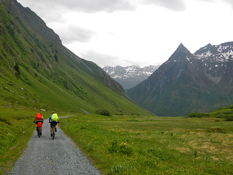 Wie man am Regenschutz sieht, ist das Wetter nun weniger freundlich :-(