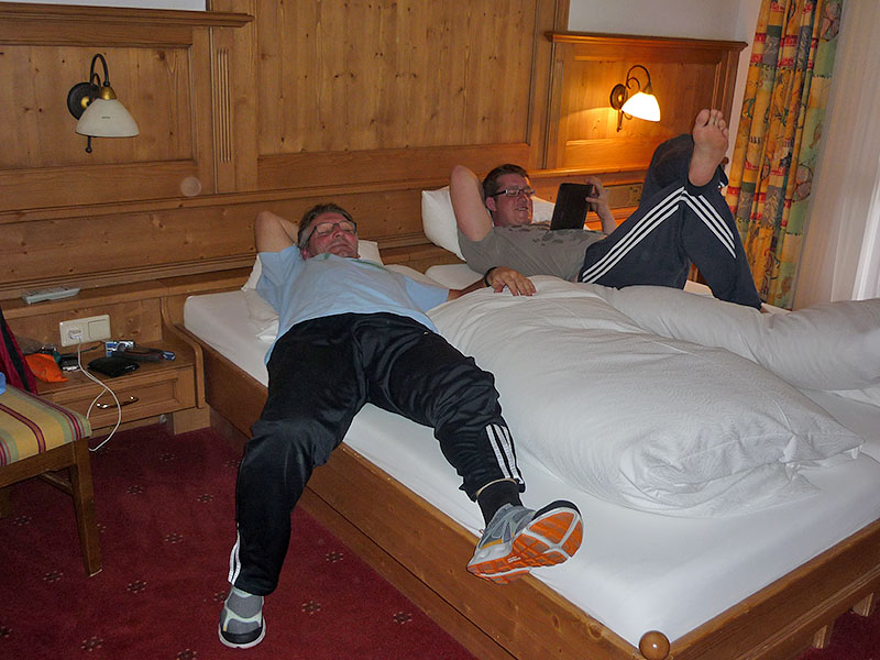 In Ischgl nehmen wir uns ein Zimmer, zur Rettung vor dem Regen