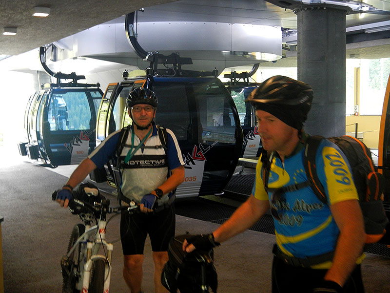 Reini ist froh, dass er aus der Gondel raus kann ;-)